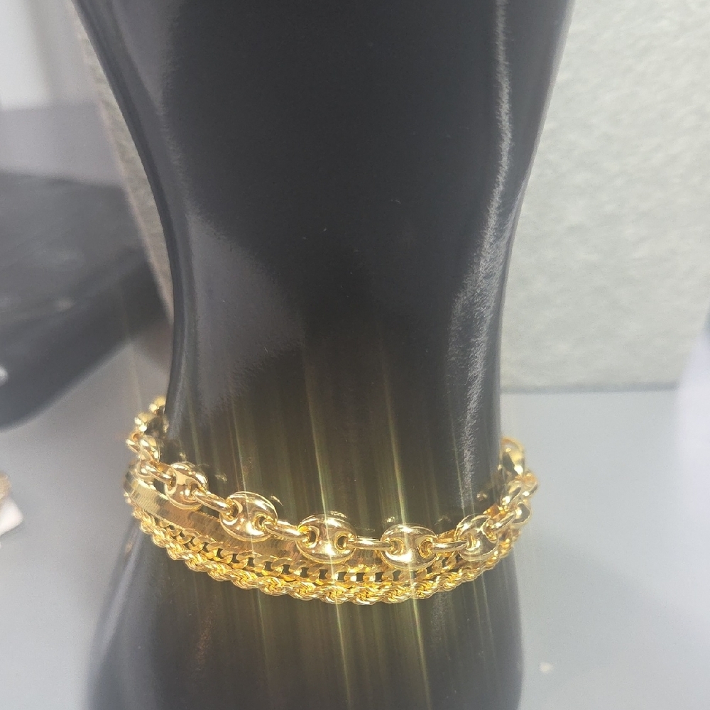 Elegant Gold GUCCI Chain Bracelet
